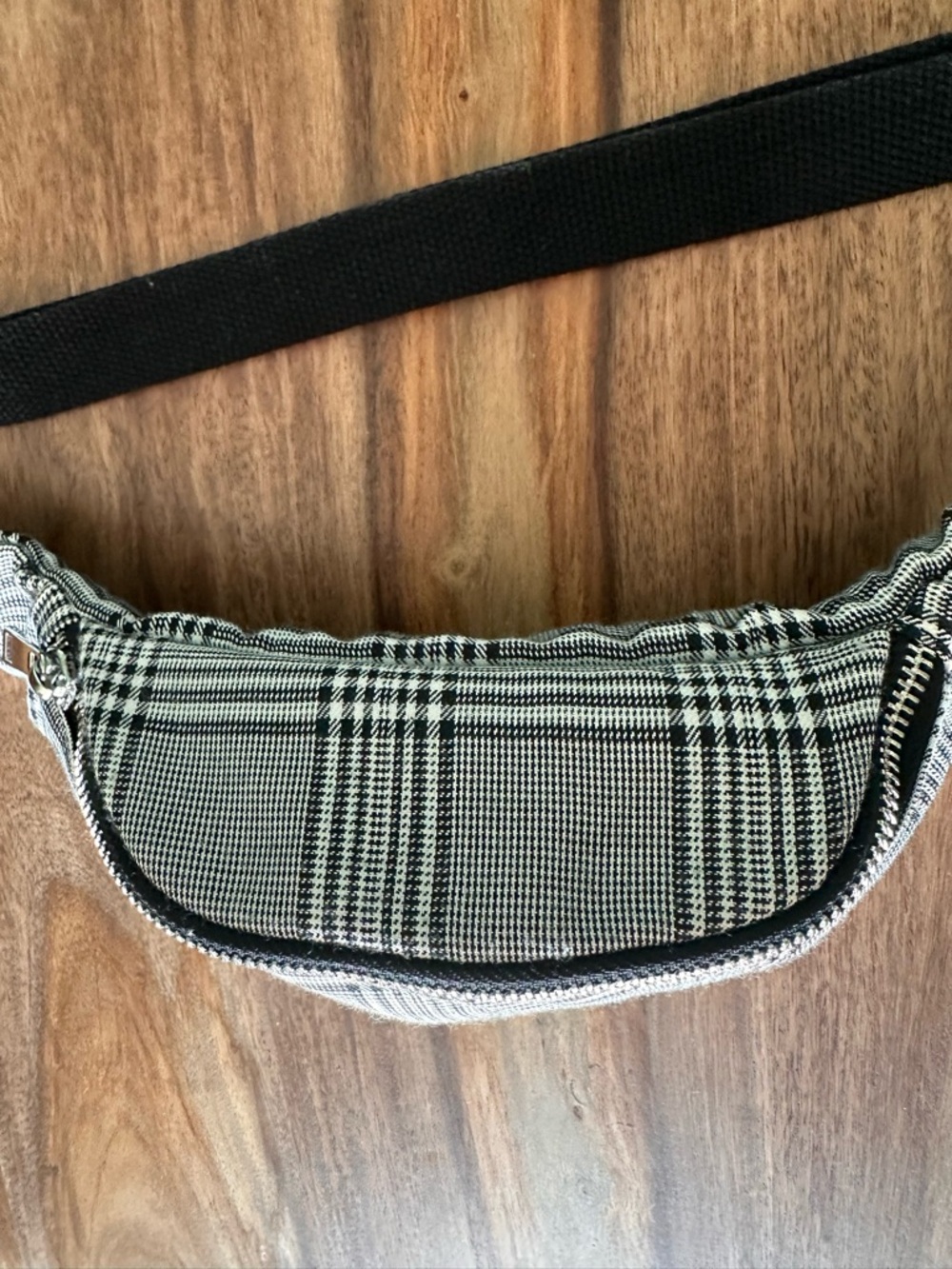 Fanny pack belt bag black & white plaid Stripes Waist Bag NWOT zipper Forever 21 - Picture 3 of 17